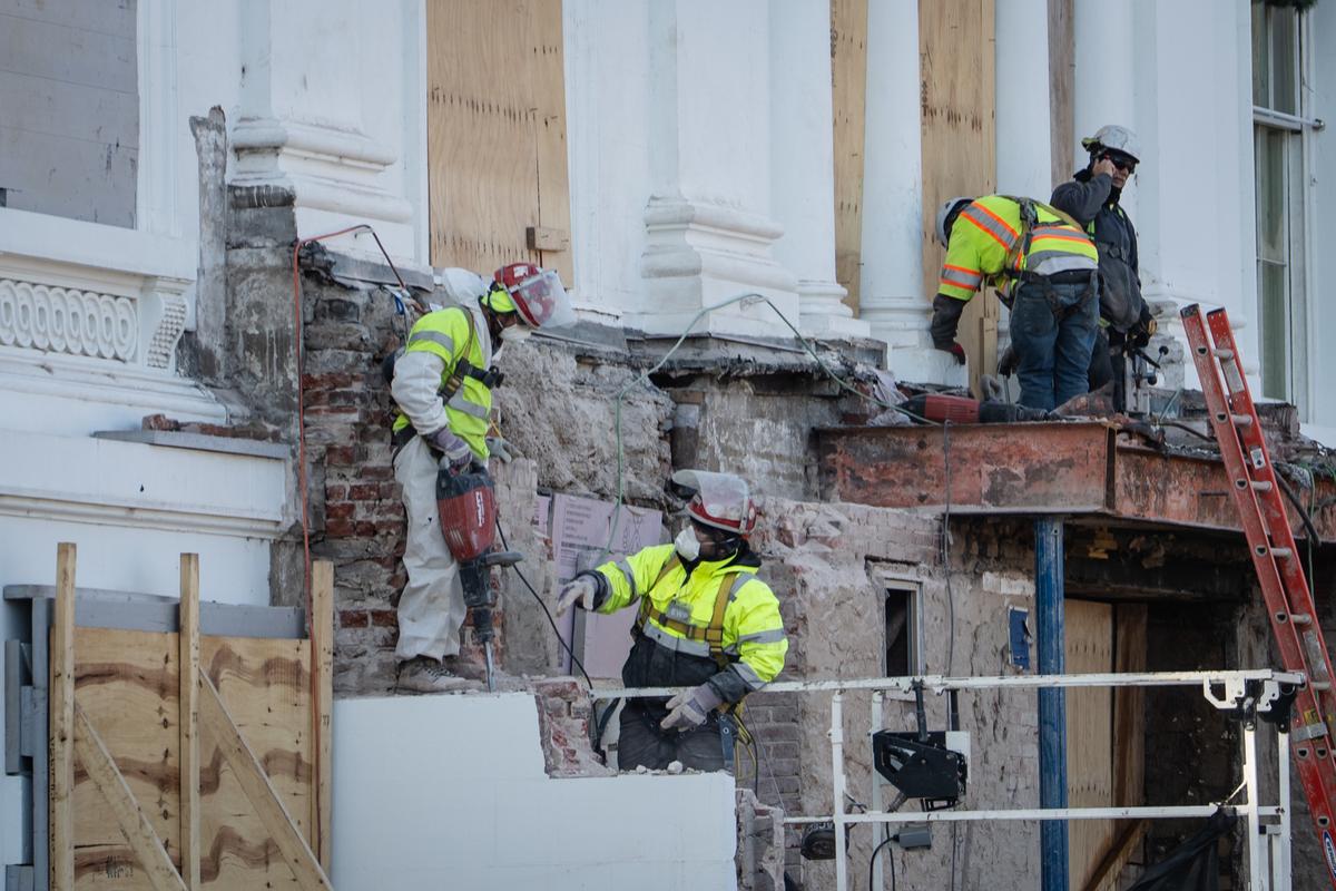 National Trust Sues Trump Admin Over White House Ballroom Project thumbnail