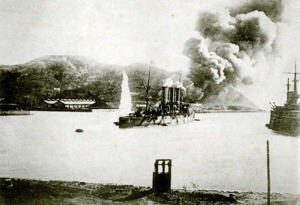 Bombardment during the siege of Port Arthur. (Public Domain)