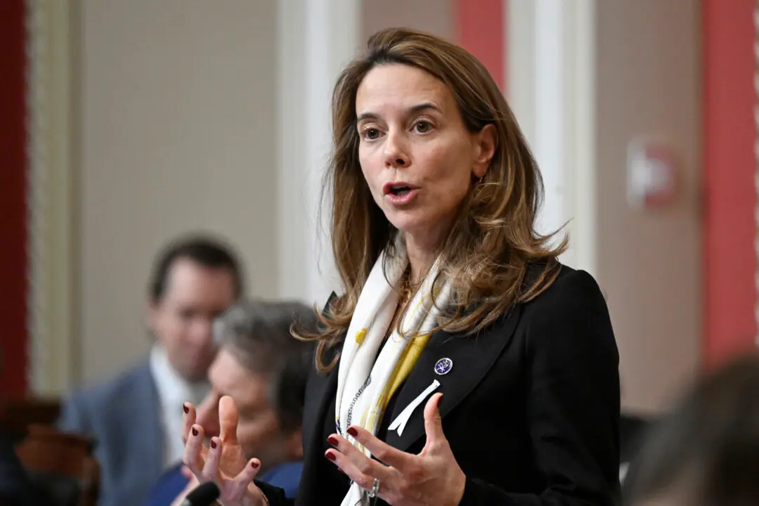 Quebec Says It Will Cut the Equivalent of 5,000 Civil Service Positions by March 2027