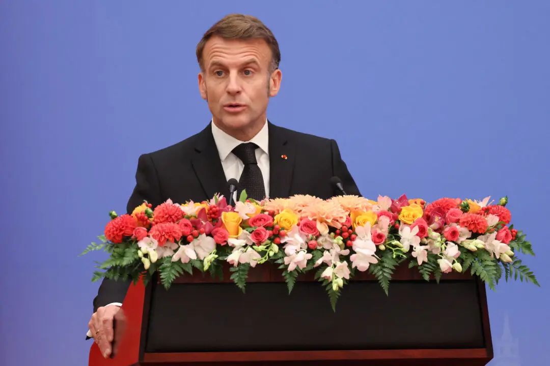 Macron Urges Xi to Narrow ‘Unsustainable’ Trade Gap