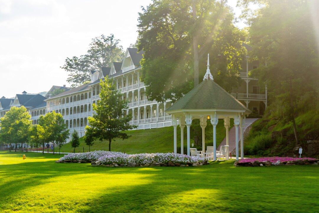 Bedford Springs Delights With Small-Town Christmas Charm