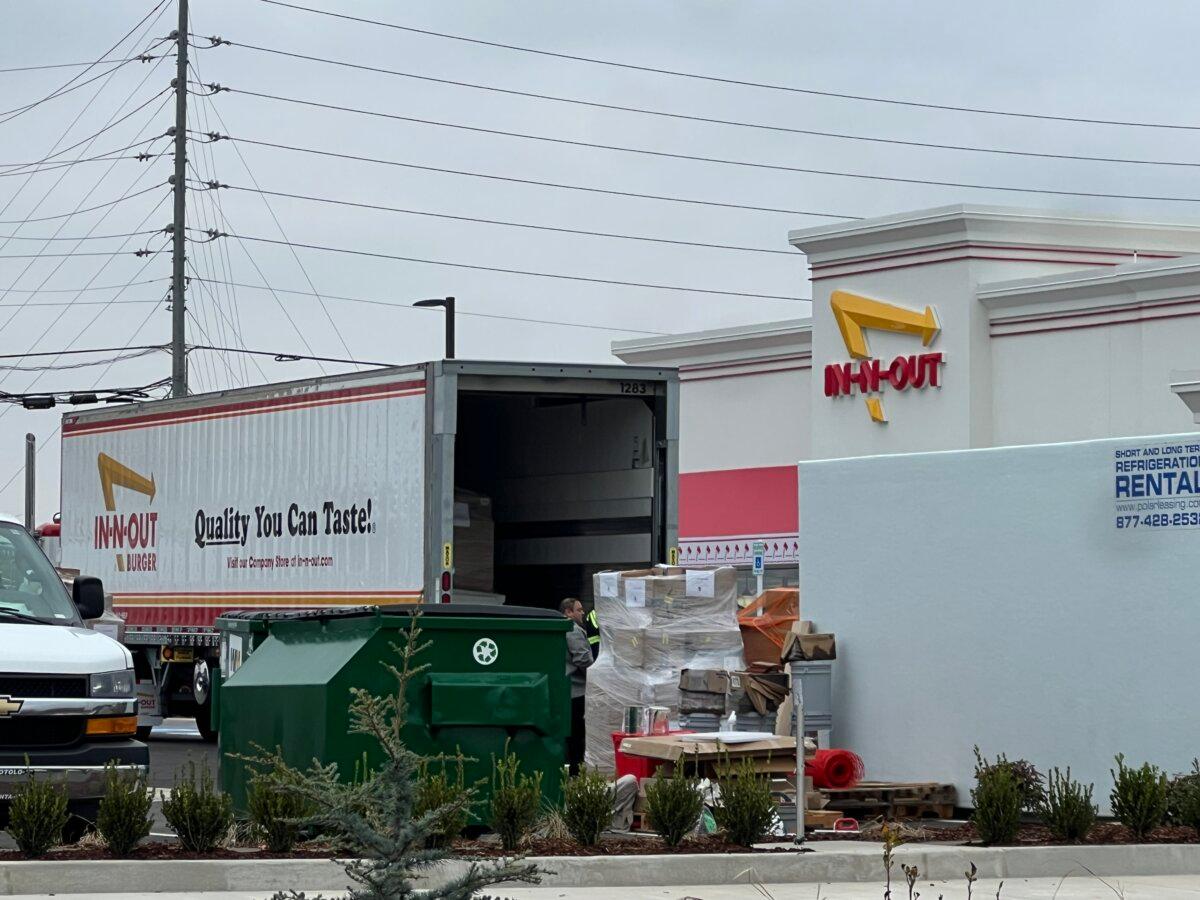 Crews unloaded hundreds of boxes at an In-N-Out location in Lebanon, Tenn., on Dec. 4, 2025. (Jacki Thrapp/The Epoch Times)