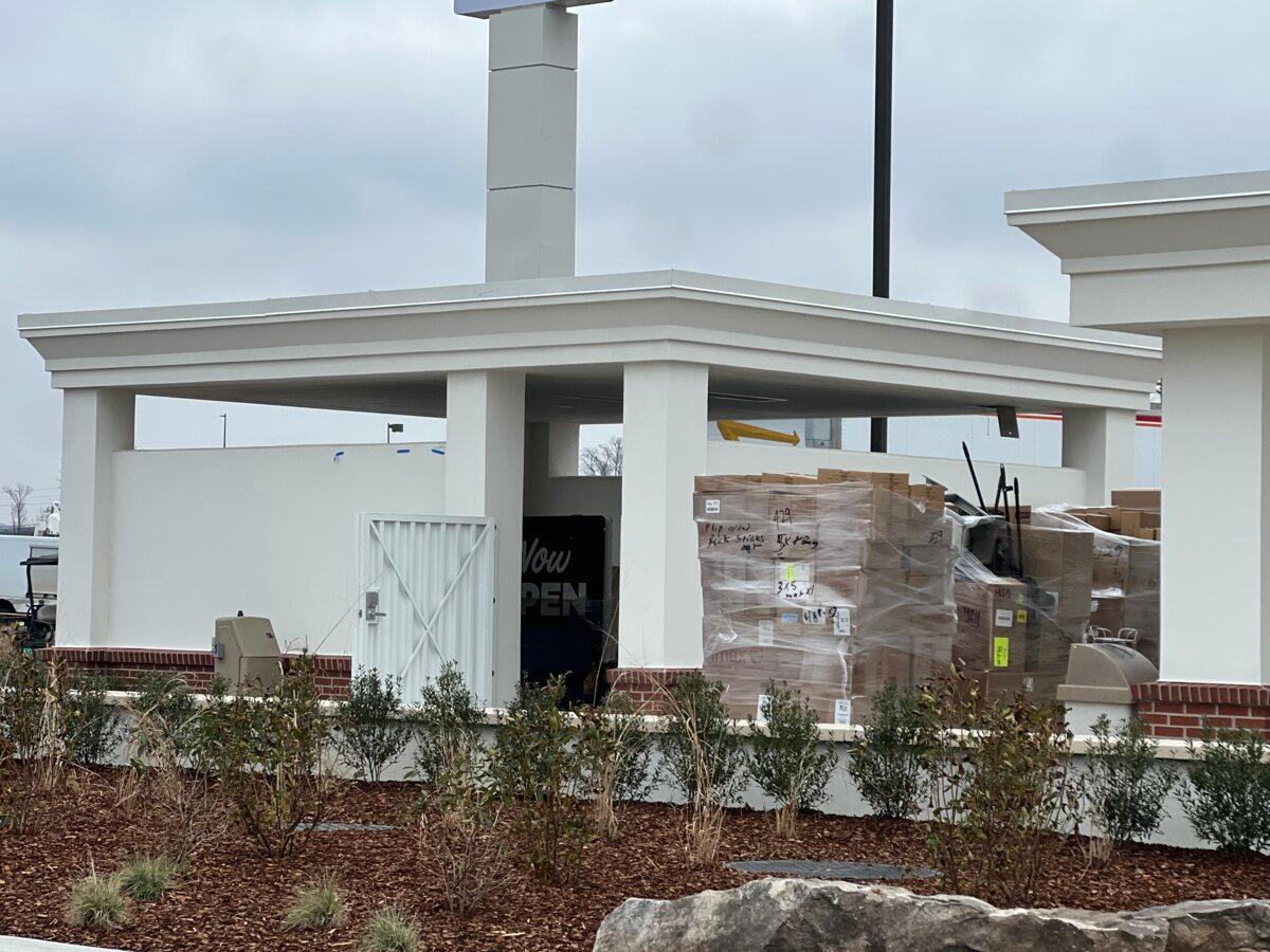 A "Now Open" sign was delivered to a new In-N-Out location as crews made preparations to open in Lebanon, Tenn. on Dec 4, 2025. (Jacki Thrapp/The Epoch Times)