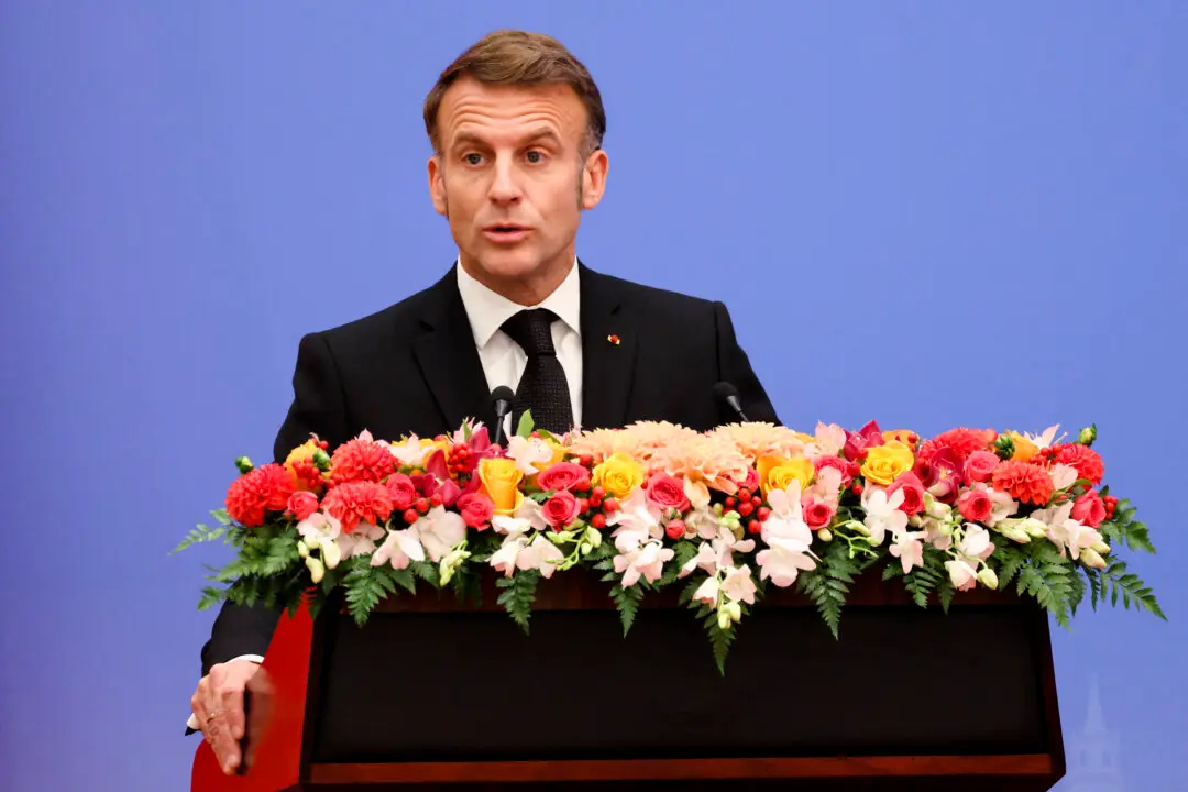 Macron Urges Xi to Narrow ‘Unsustainable’ Trade Gap