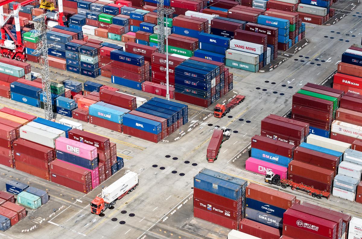 China’s Trade Surplus Reaches a Record of $1 Trillion in 11 Months thumbnail