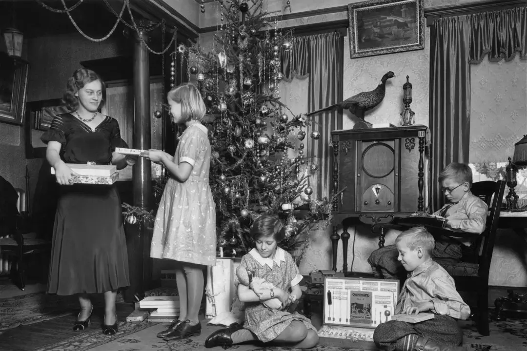 Christmas on the Air: How Radio’s Golden Age Brought the Holidays Home