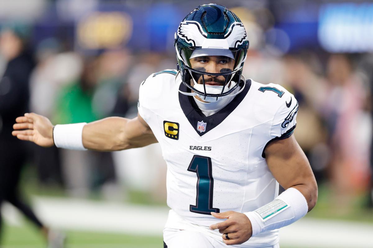 Hurts Shoulders Blame For 5-Turnover Performance
