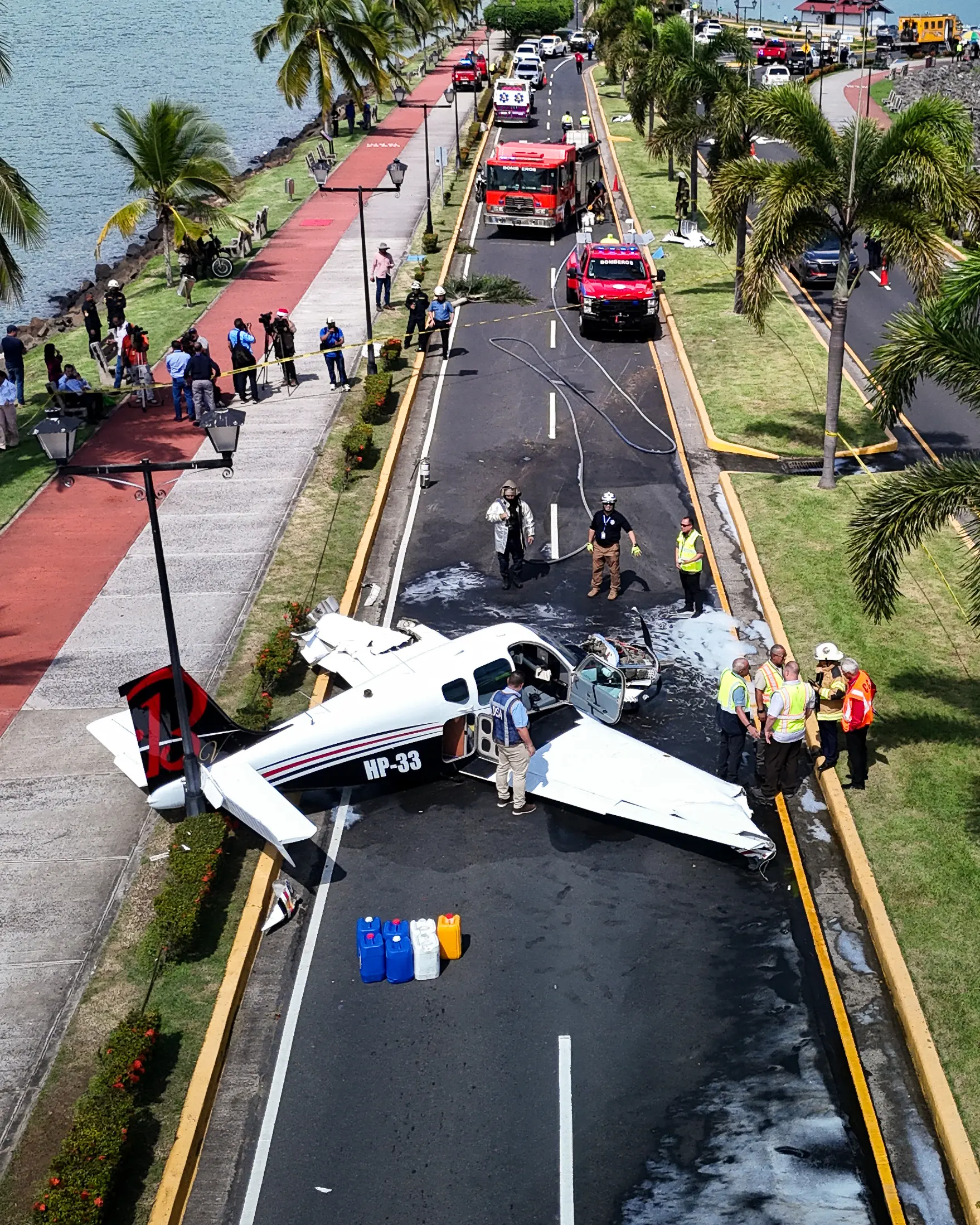 Day in Photos: Emergency Landing in Panama, Oil Pipeline Leak in Germany, Rare 18th Century Violin