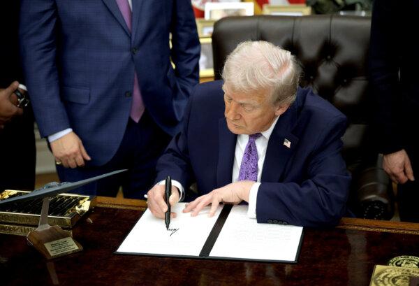 Trump Signs Order to Limit Proxy Advisors’ Influence on Shareholder Votes