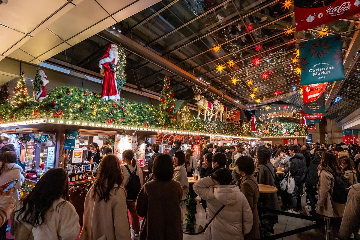 An indoor Christmas market at Roppongi, a central district in Tokyo. (Chalermpon Poungpeth/Shutterstock)