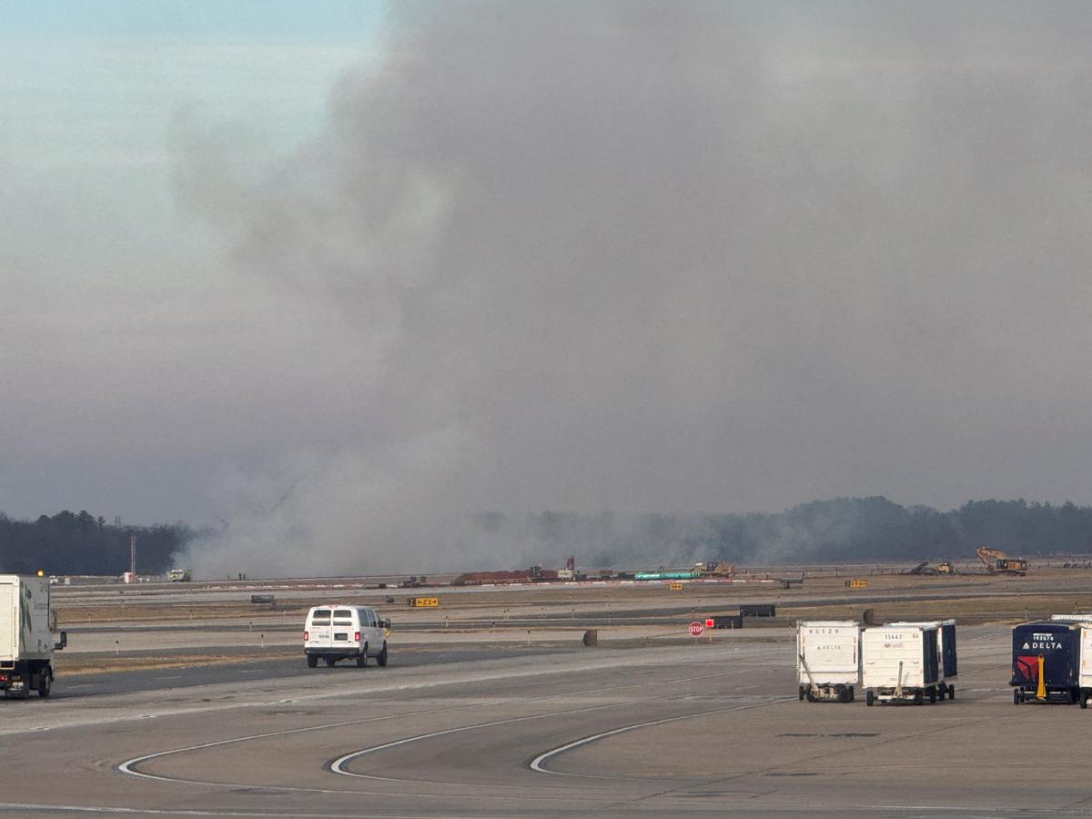Engine Failure Forces United Airlines Flight to Return to DC-area Airport