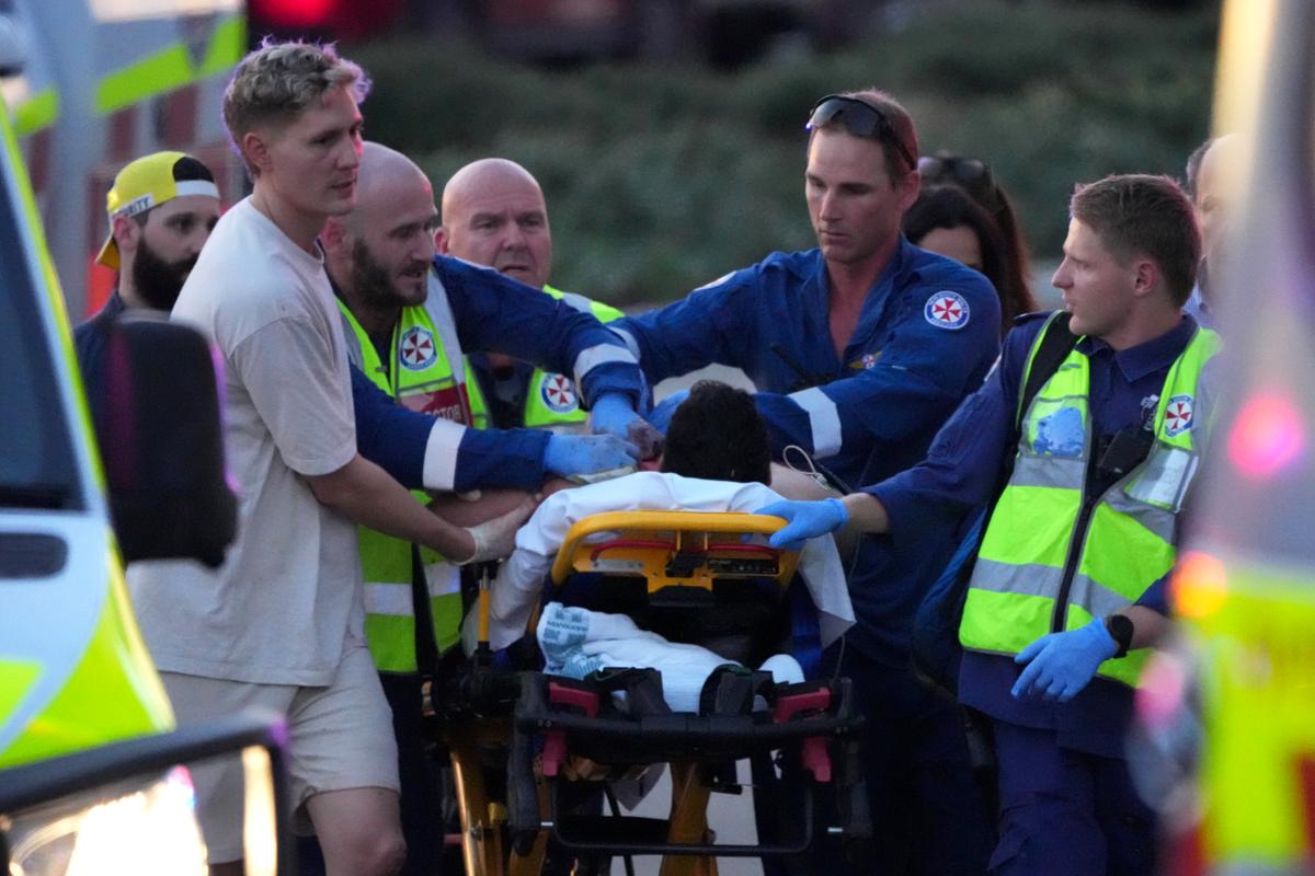 At Least 11 Killed in Terrorist Attack Targeting Jewish Festival in Sydney thumbnail