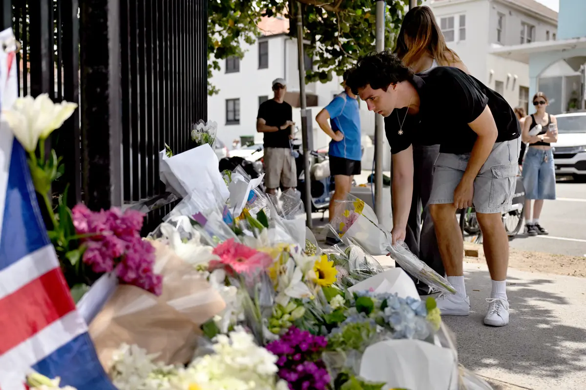 At Least 15 Killed in Terrorist Attack Targeting Jewish Festival in Sydney thumbnail