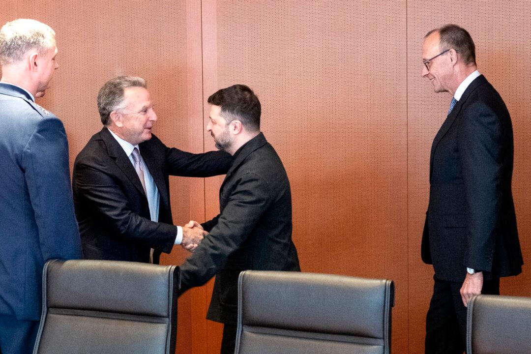 Zelenskyy Open to Dropping NATO Bid as Peace Talks Continue in Berlin