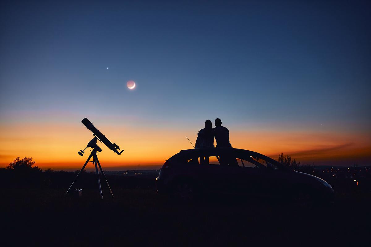 The wonder of stargazing draws the mind outward, encouraging reflection, imagination, and discovery. (AstroStar/Shutterstock)