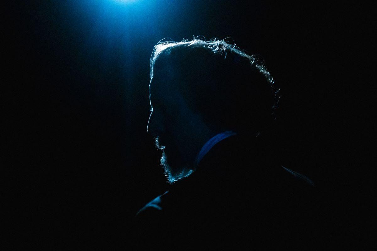 Blake Montgomery creatively captures Charles Dickens reading "A Christmas Carol." (Joe Mazza/Brave Luxe Inc.)