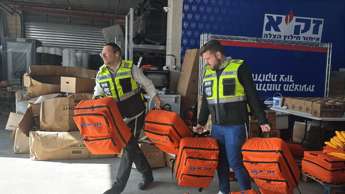 ZAKA responders perform their duty. (Courtesy of ZAKA)
