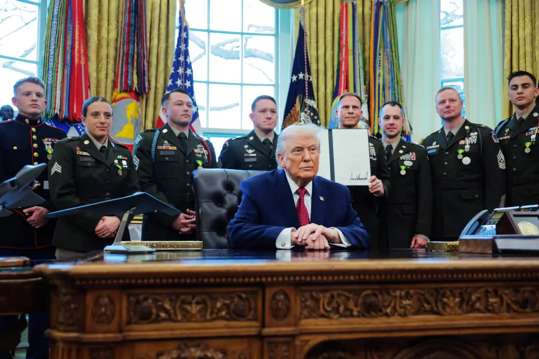 Trump Awards Mexican Border Defense Medals in White House Ceremony