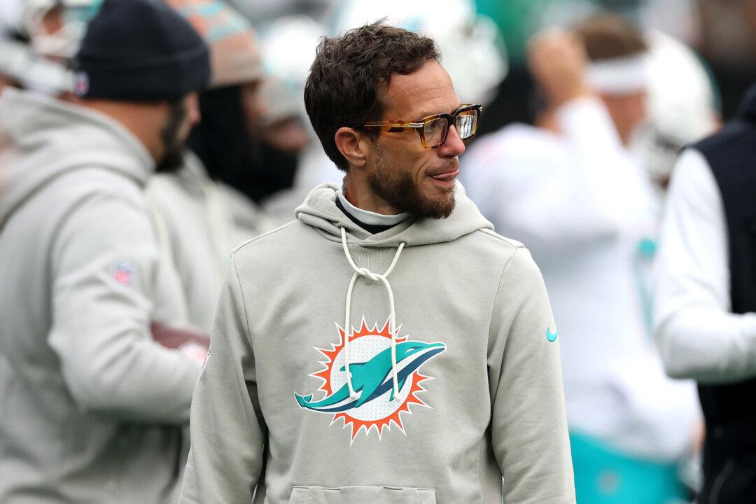 Miami Dolphins Coach McDaniel Doesn’t Rule out QB Change After Loss to Steelers