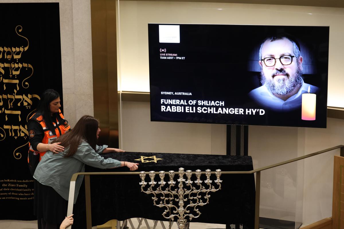 Jewish Community Farewells Beloved Rabbi Eli Schlanger at Bondi Funeral thumbnail