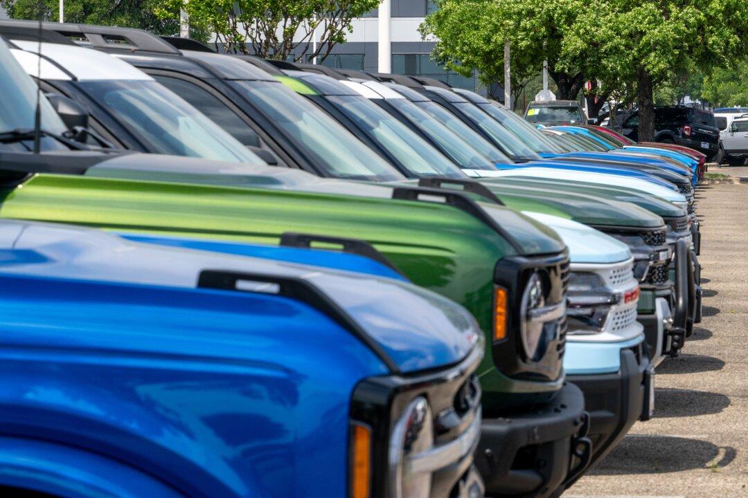 Ford Reports Best Annual US Vehicle Sales in 8 Years as Hybrids, Trucks Offset EV Slowdown