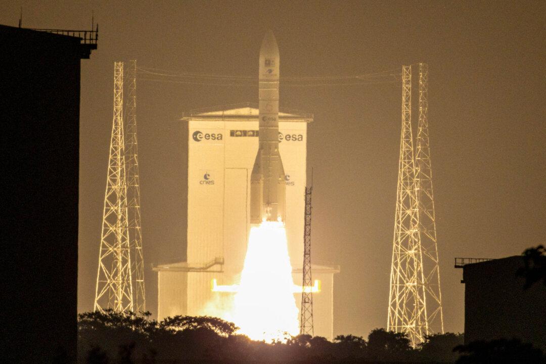 European Space Agency Talks Future Missions, Chance of Building Manned Spacecraft