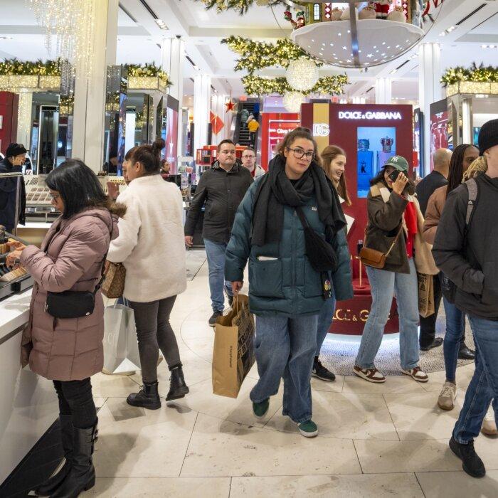 US Economy Expands 4.3 Percent in Third Quarter, Topping Expectations