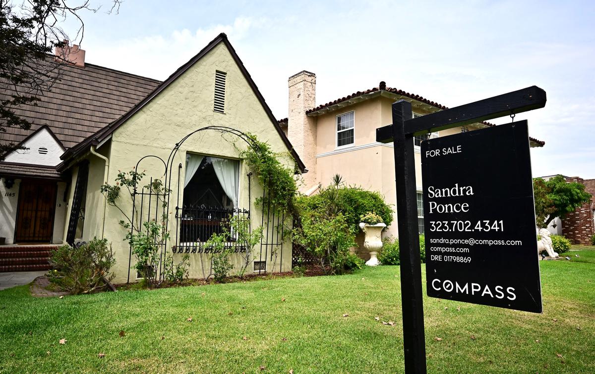 Trump Vows to Reduce Home Prices With ‘Aggressive‘ Housing Plans thumbnail