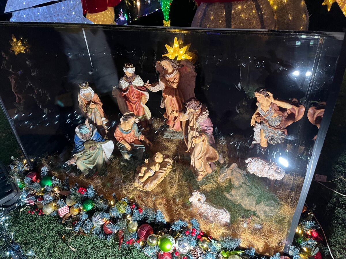 The theme of Jesus Christ at the Christmas lights exhibition in Sydney's Castle Hill, Australia. (Cindy Li/The Epoch Times)