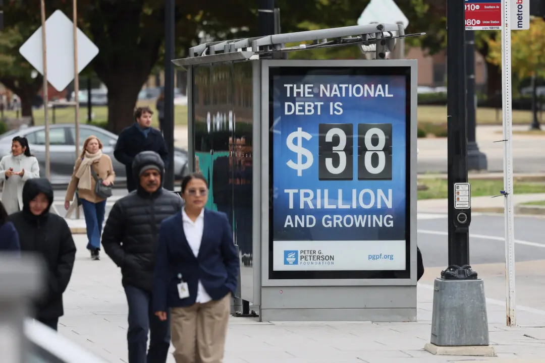 US Budget Deficit Narrows 7 Percent in May, Tariff Revenues Drop After Refunds