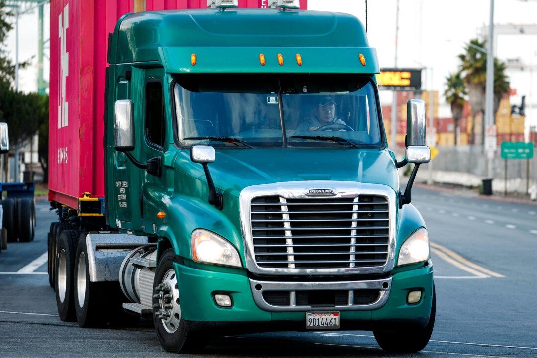 ICE 掃蕩加州公路 逮捕101 名非法移民卡車司機