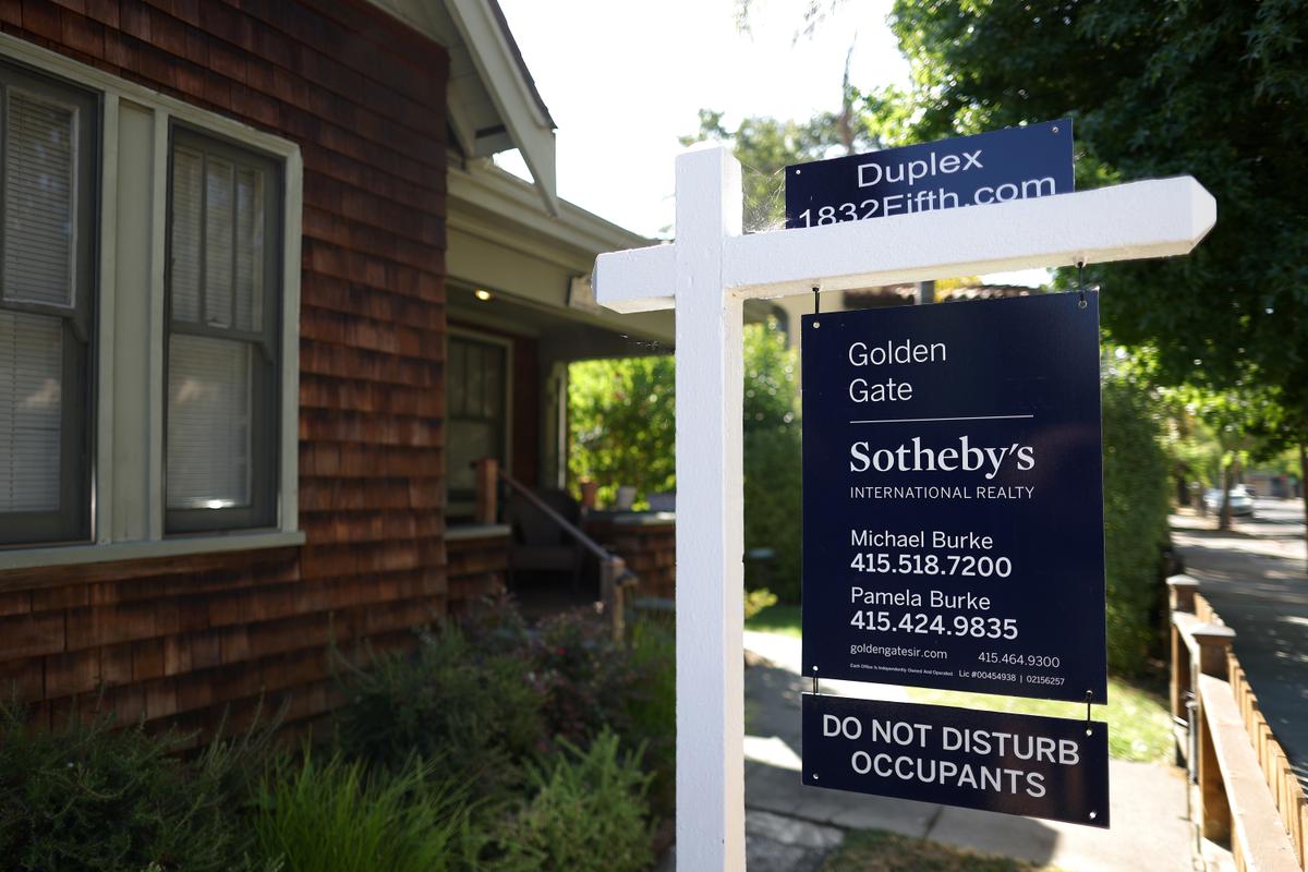 Existing-Home Sales Tick Up 0.5 Percent in November as Inventory Growth Stalls