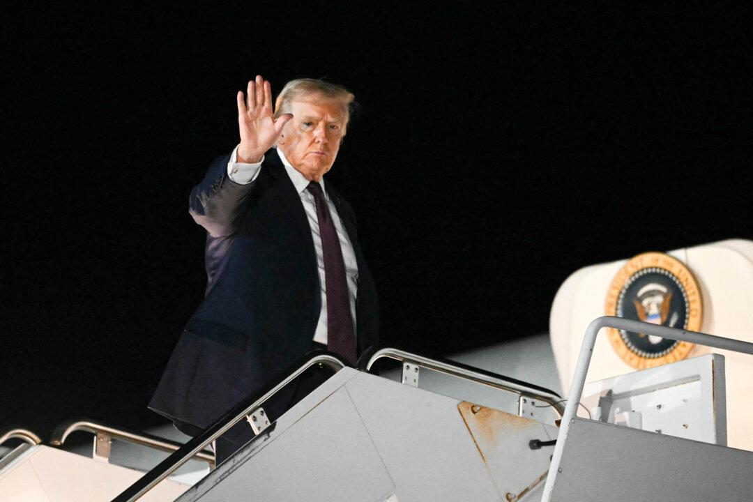 Trump, Starmer Discuss Ukraine, Gaza Peace Efforts in Pre-Christmas Call