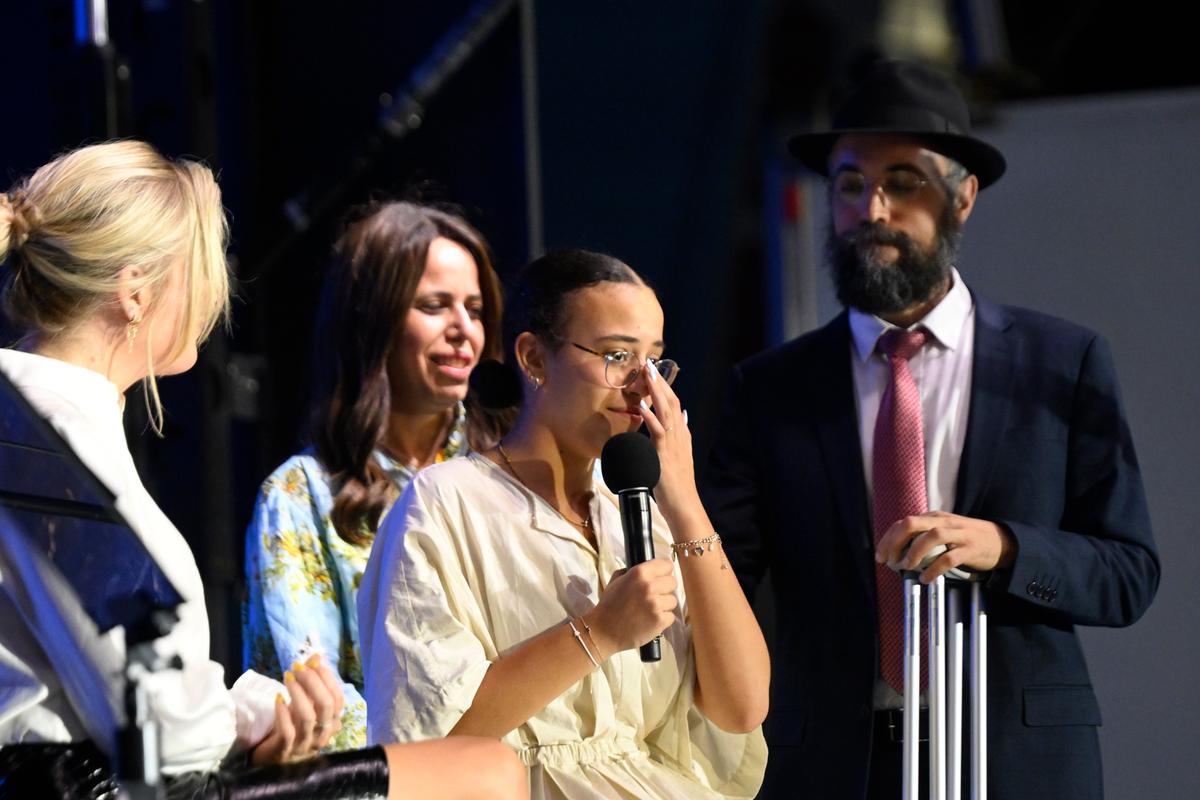Chaya Dadon (C), who was wounded in the Bondi shooting attack, speaks on stage during Bondi memorial in Sydney, Australia, on Dec. 21, 2025. (Izhar Khan/Getty Images)