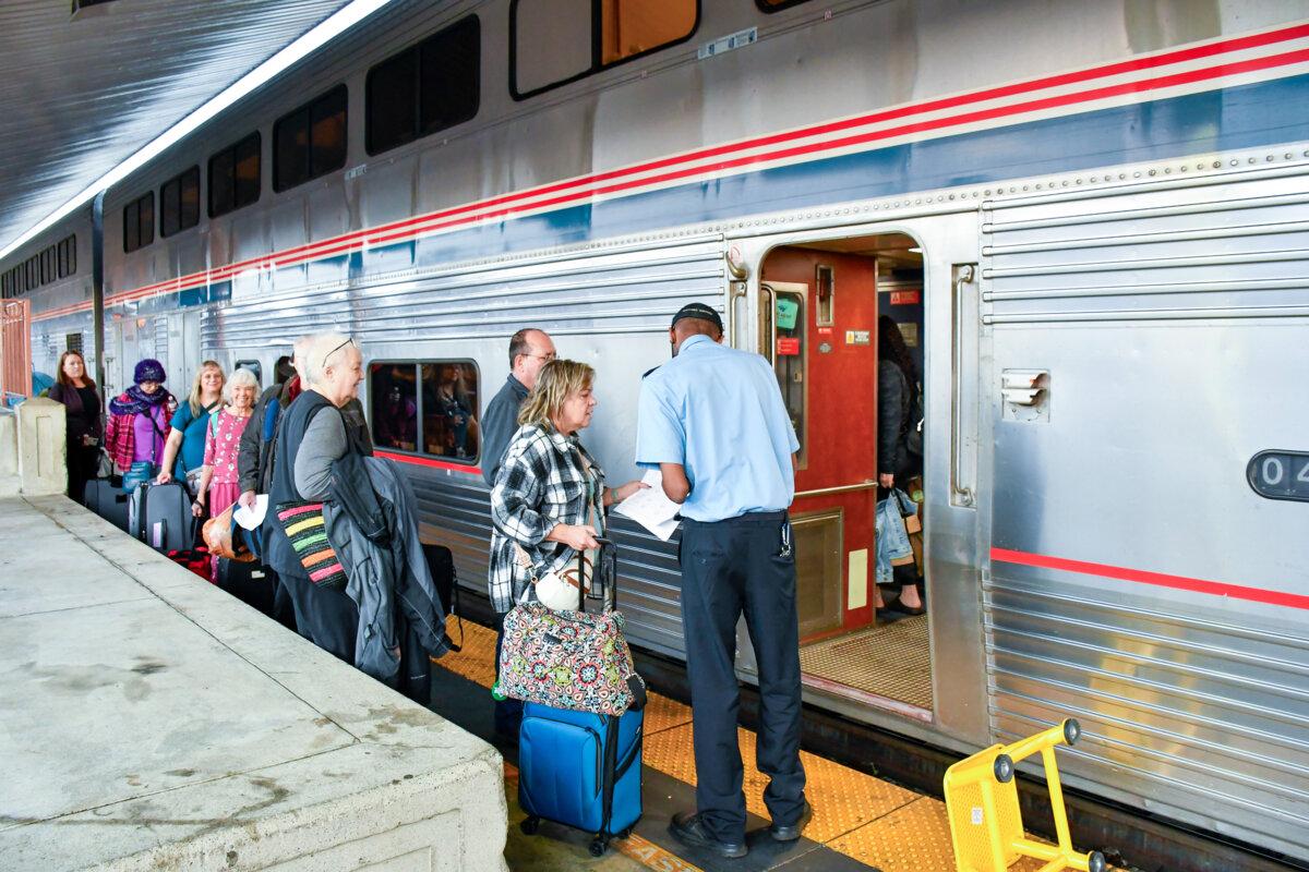 Passengers board the Southwest Chief at Los Angeles Union Station. (Christopher Reynolds/Los Angeles Times/TNS)