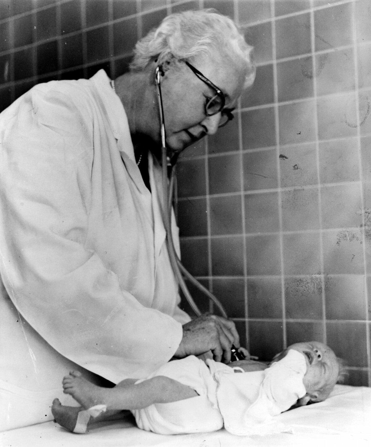 Dr. Apgar examining a newborn baby in 1966. Library of Congress. (Public Domain)
