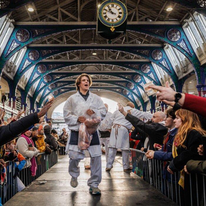 Day in Photos: Christmas Meat Auction, Delegation Plane Crash, and California Storm