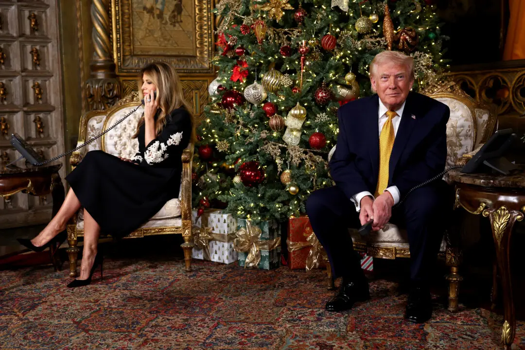 Trump Tells Children Santa on His Way, Thanks Service Members