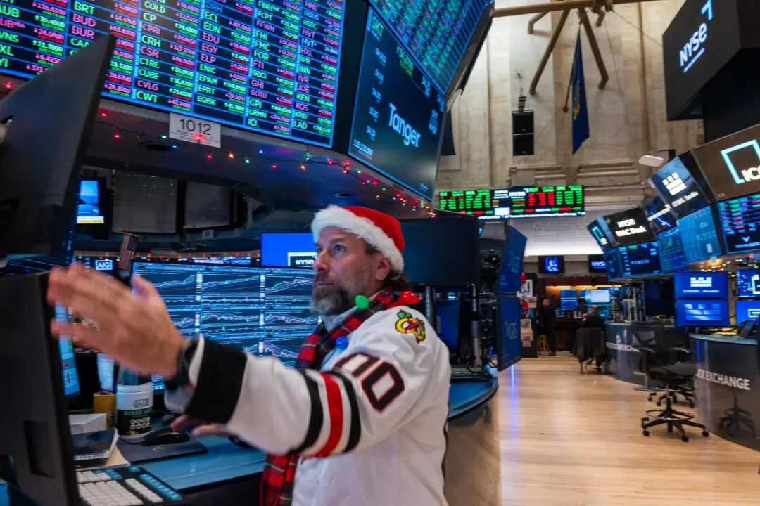 Wall Street Review: Stocks Hit New Record Highs on Santa Claus Rally