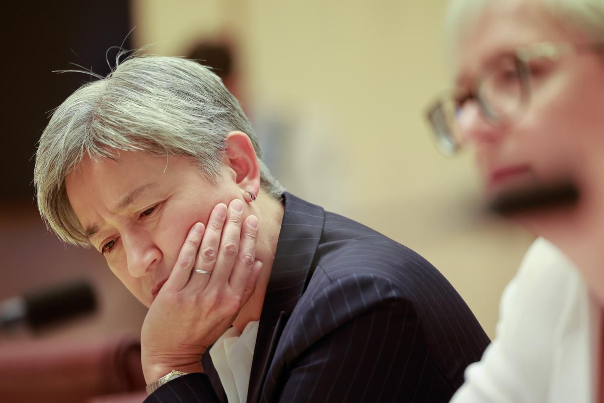 Wong ‘Desperately Sorry’ Over Bondi Terror Attack, Says More Could Have Been Done thumbnail