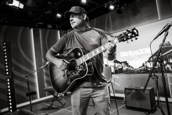 Rhett Akins Steps Back Into the Spotlight