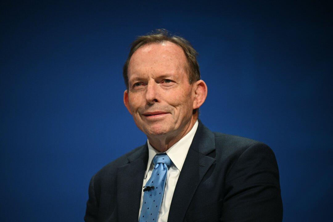 Abbott Rejects Gun Control Crackdown After Bondi Terror Attack, Calls for Tougher Migration Rules