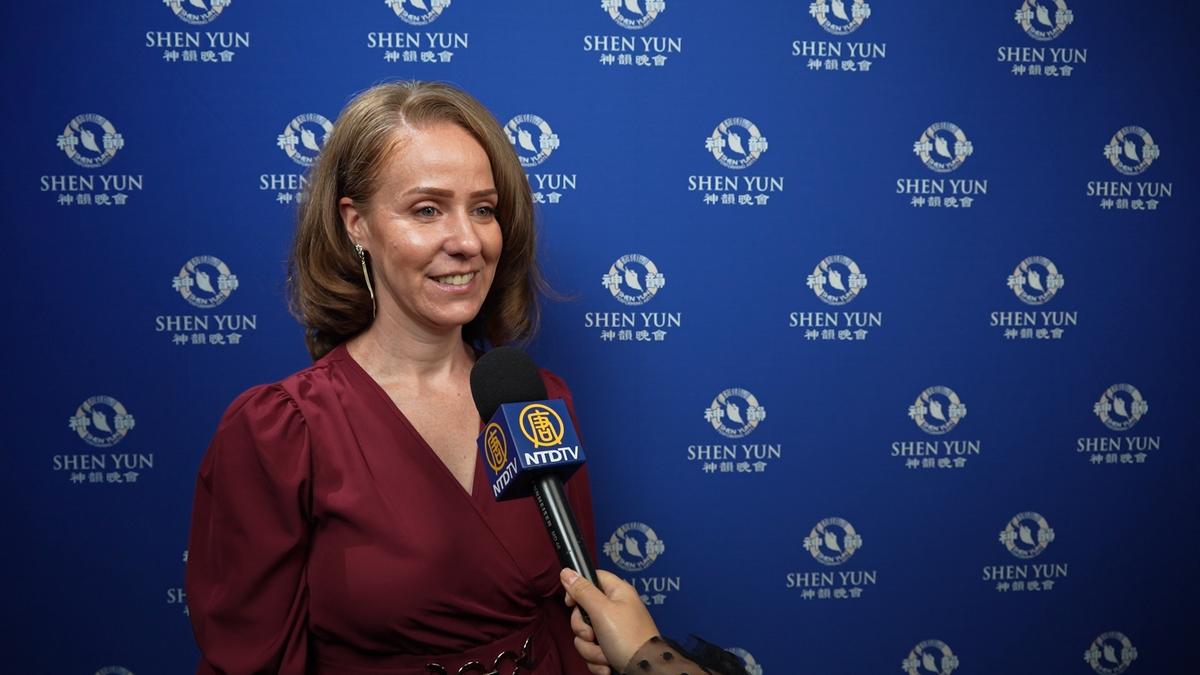 Theatergoer Celebrates Birthday With Shen Yun