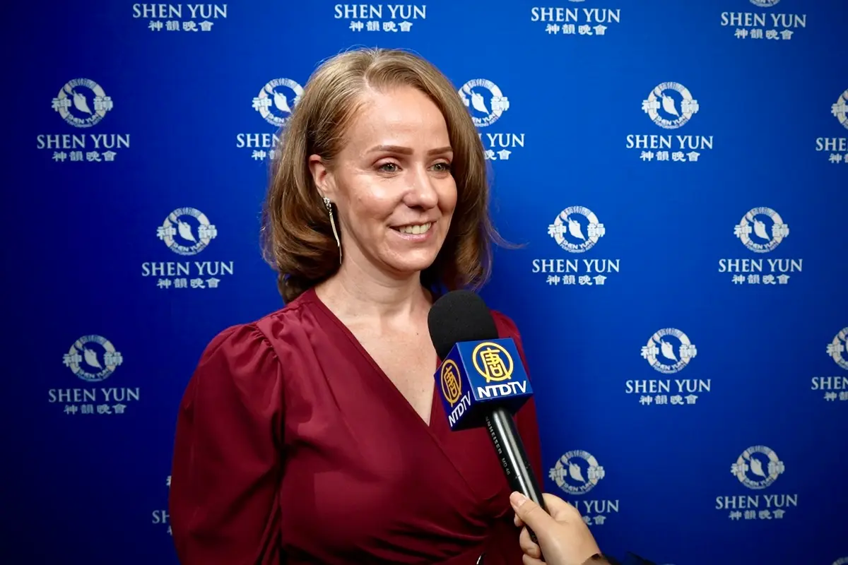 Theatergoer Celebrates Birthday With Shen Yun