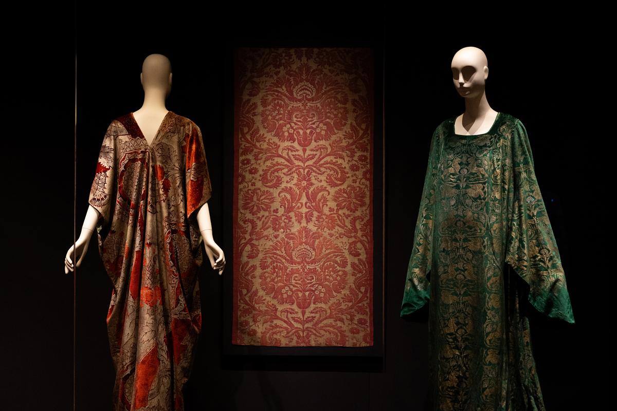 Renaissance Fashion Reimagined on the Runway thumbnail