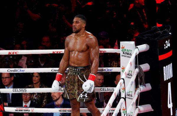 Former Heavyweight World Champion Anthony Joshua Injured in Car Accident