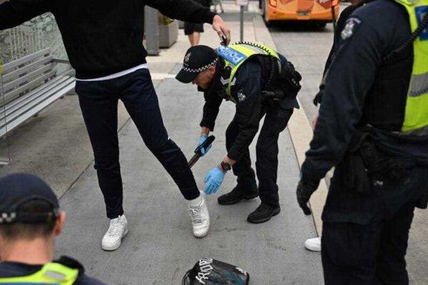 Dagger, Hunting Knife Seized in Shopping Centre Blitz