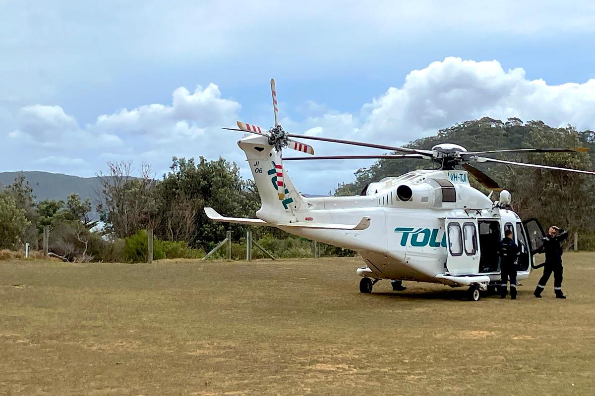 Man Dead, Boy Missing After Boat Capsizes Off Sydney Beach thumbnail