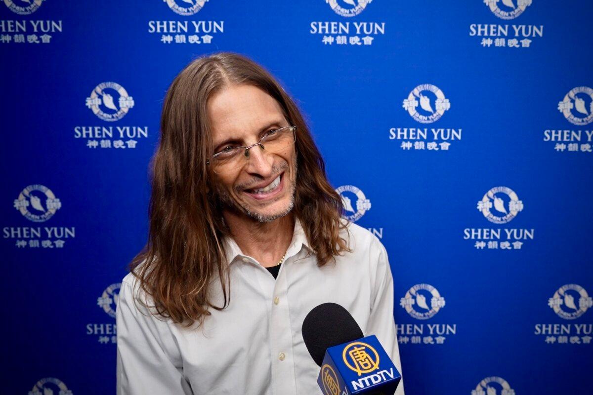 Charles Guarria, a journalist, author, and television host, became fascinated with Chinese history and wanted to know more about the country’s present-day realities after watching Shen Yun’s final performance of the season in Jacksonville on Dec. 28, 2025. NTD