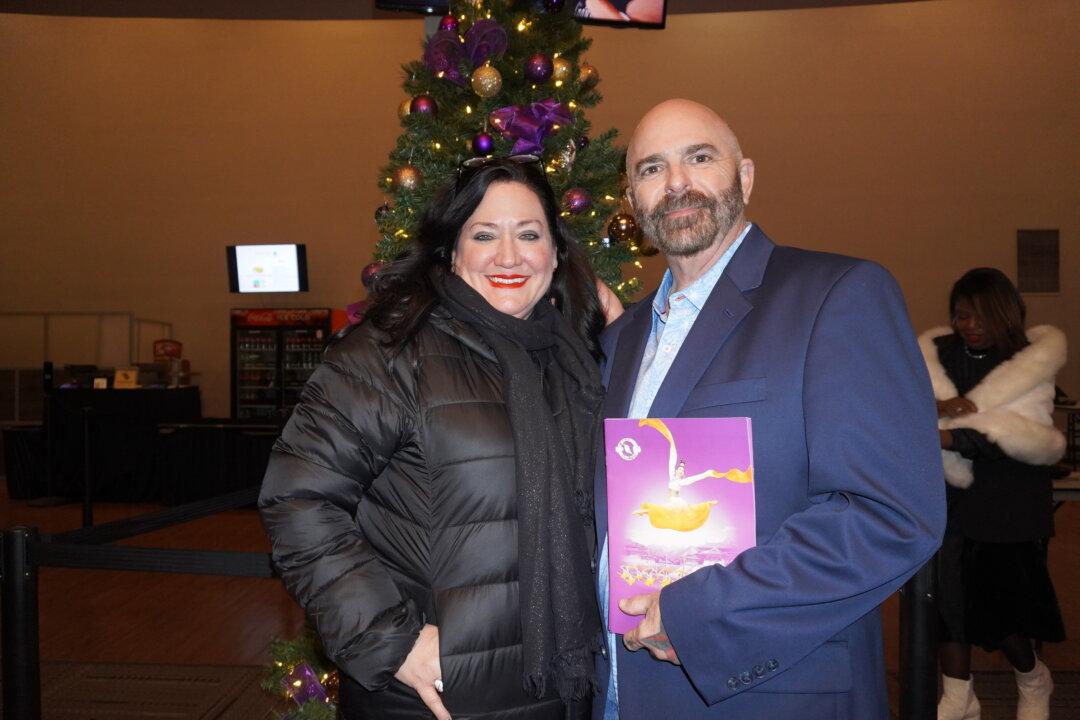 Theatergoers Moved to Tears by Shen Yun’s Baritone